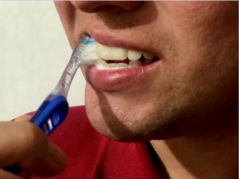Cepillado dental-¿qué es el cepillado dental?. Autor: Evander Ismael Heredia Zepeda. Licencia CC BY-NC-SA 4.0 Link: www.hr-dental.com
